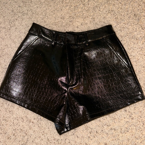 Noli Croco Faux Leather Short - Black - Picture 3 of 6